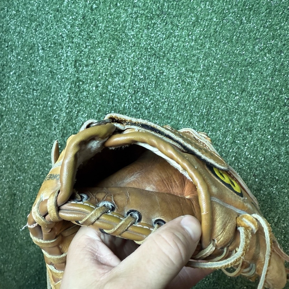 Wilson Signature A2124 George Brett 12" Baseball Glove RHT Signature Model - Picture 10 of 11
